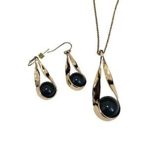 Ann Taylor Dark Green & Gold Tone Pendant Necklace Earrings Set